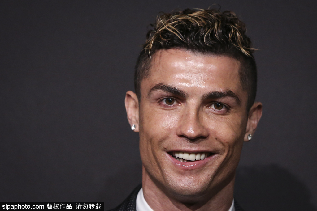 图片报：努贝尔能否留在斯图加特和他是否会大降薪有很大关系