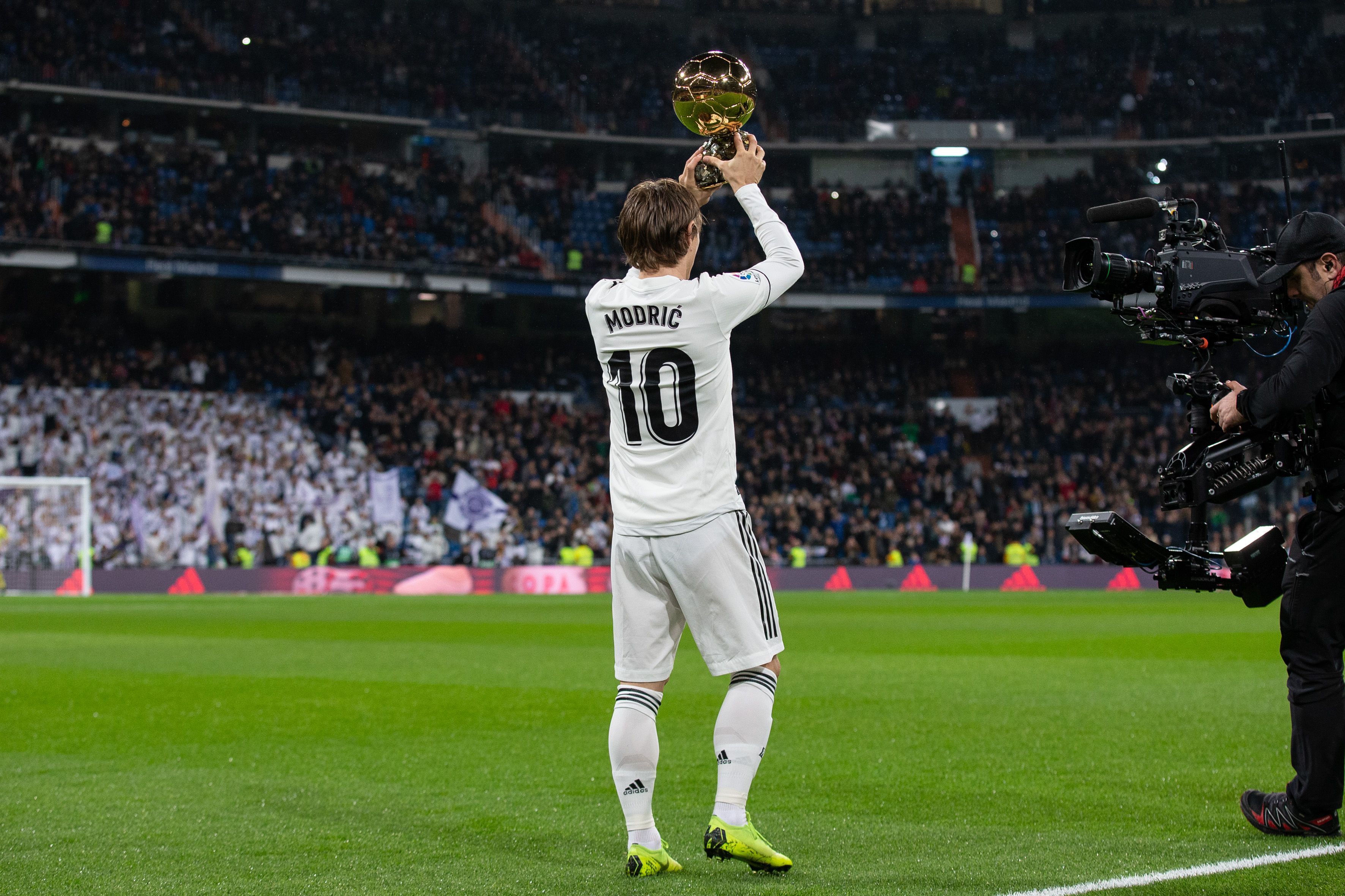 篮球勇士球星训练加量，备战强度升级