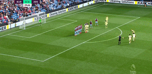 球星无解远射，全网循环播放